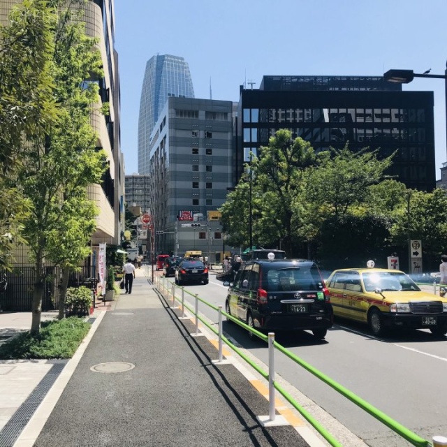 プラウド虎ノ門 ビル前面道路