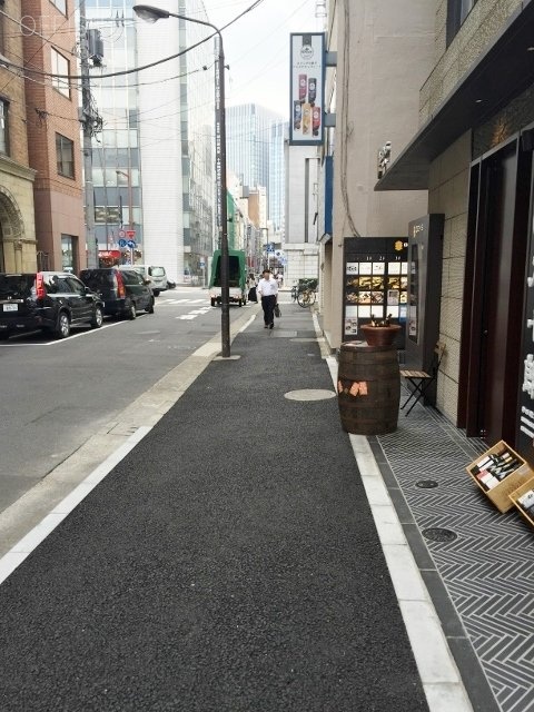 シャテニエ神田 ビル前面道路