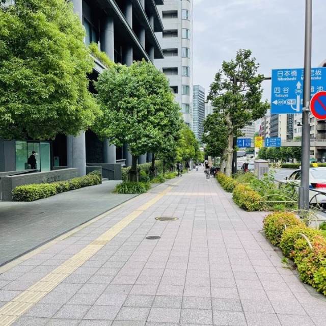 赤坂センタービル 前面歩道