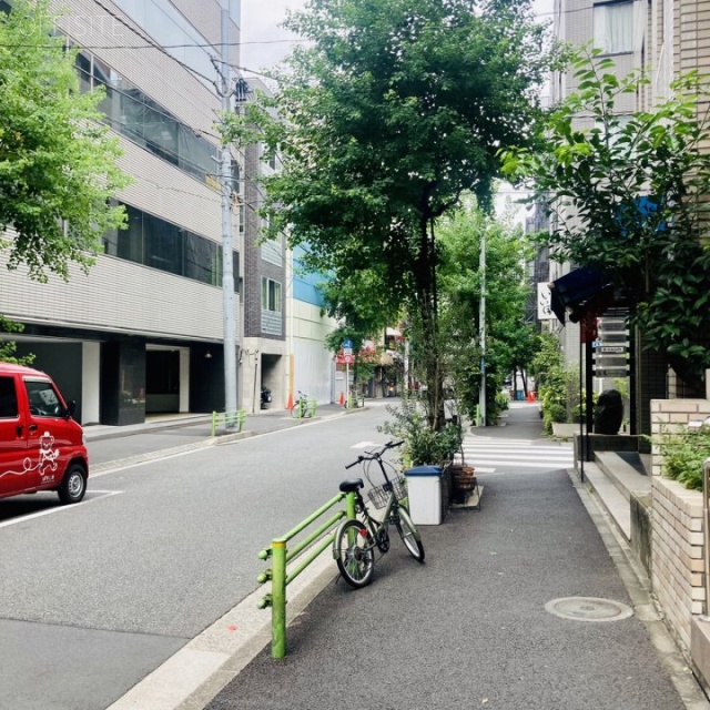 人形町ユウビル ビル前面道路
