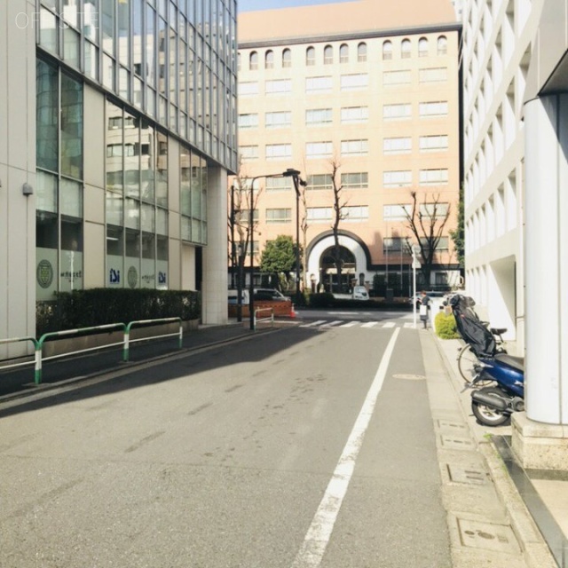 友泉南池袋ビル ビル前面道路