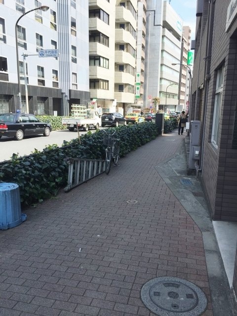 松住町別館 ビル前面道路