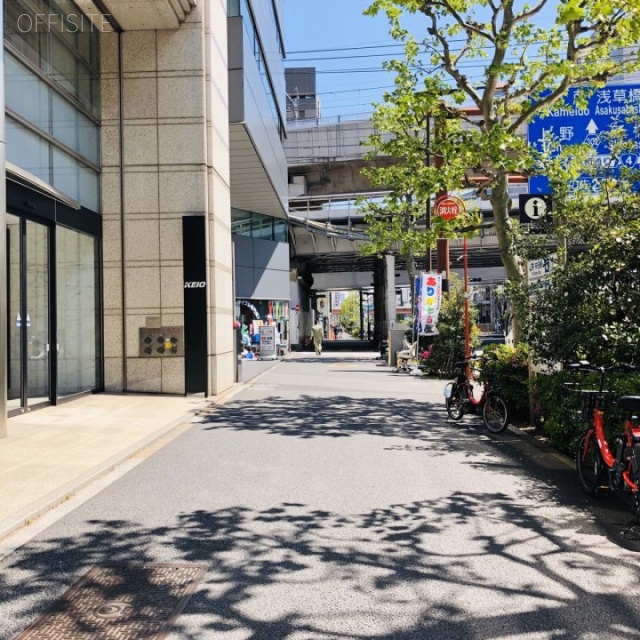 東京神田須田町ビル ビル前面道路