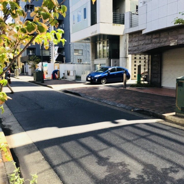 T/54(ティースラッシュゴーヨン) ビル前面道路