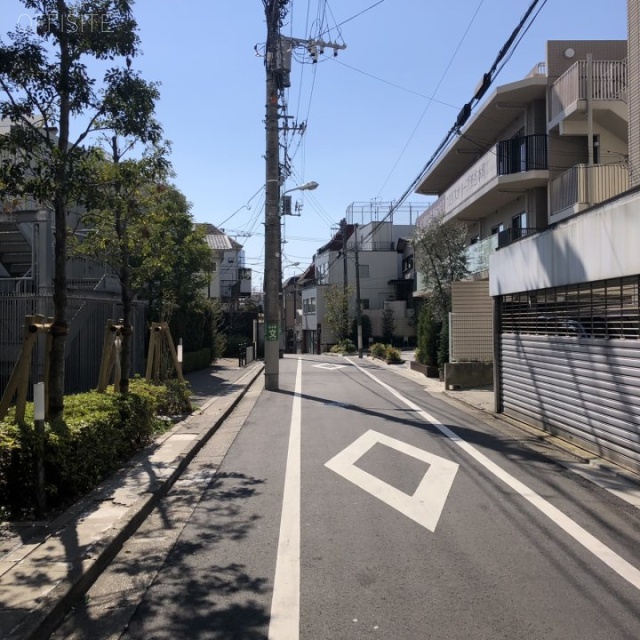 東邦西新宿ビル　ビル前面道路