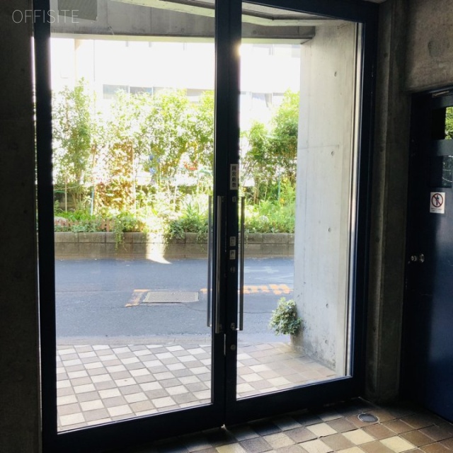新宿F2ビル エントランス