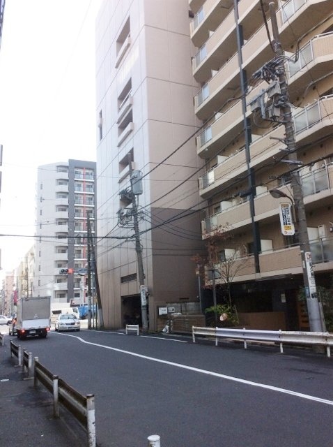 ペンシルビル ビル前面道路