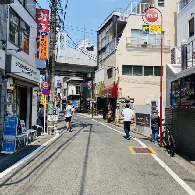 下北沢ビックベンビル 前面道路