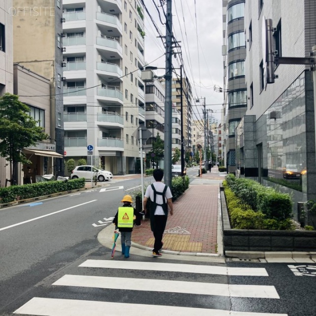 TOMACビル ビル前面道路