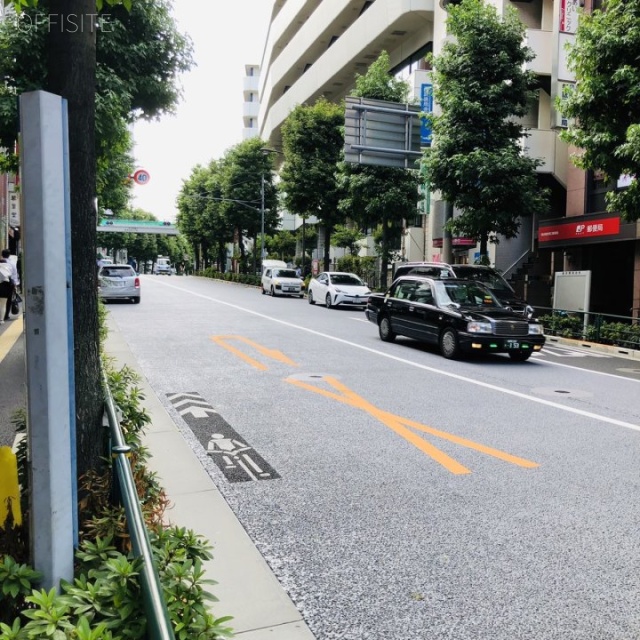 東ビル ビル前面道路