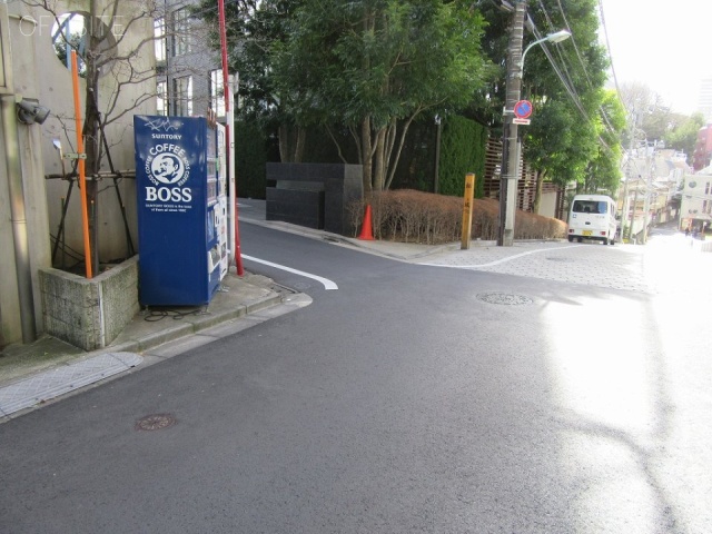 ISHII’Sビル ビル前面道路