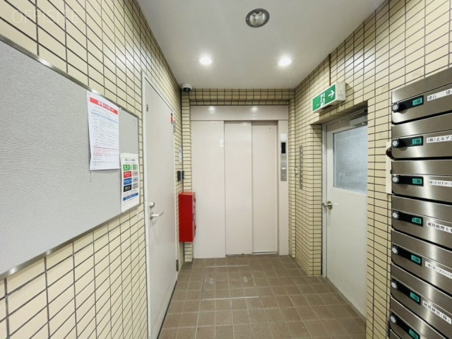 建石ビル　エントランス