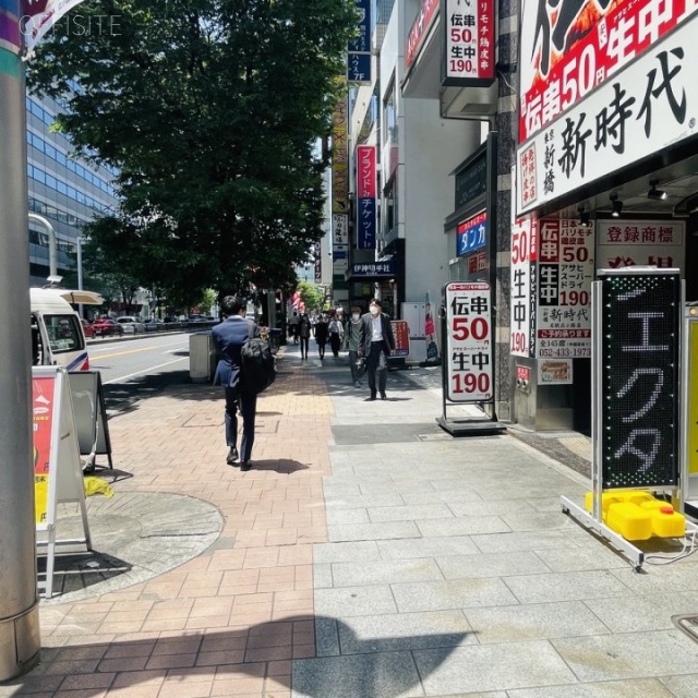 名駅UFビル　前面歩道