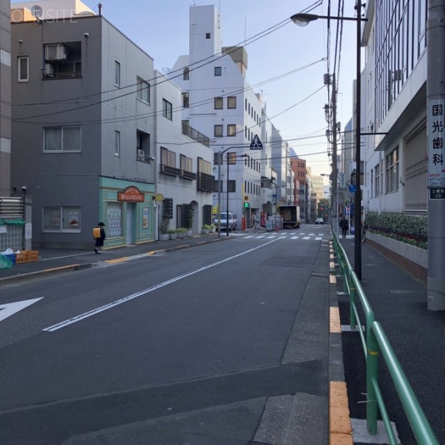 ヨコヤマビル ビル前面道路