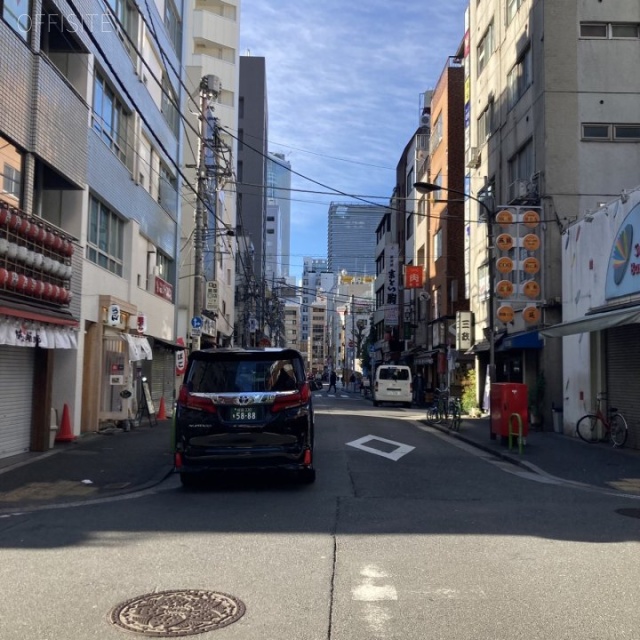 新橋THビル 前面道路