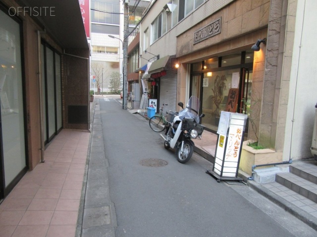 本田ビル　ビル前面道路