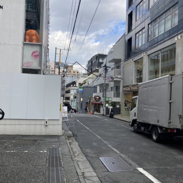 神南プラザビル ビル前面道路