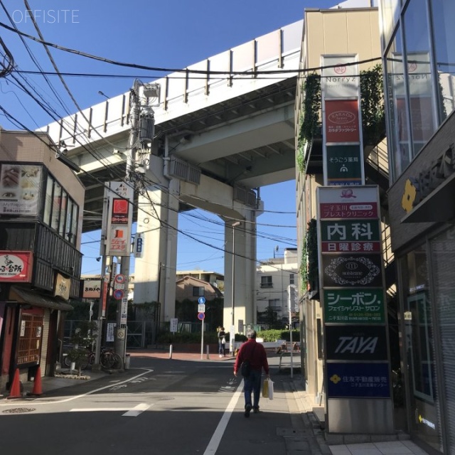 曽根ビル ビル前面道路