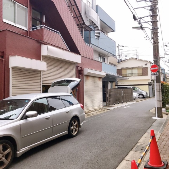 島村ビル ビル前面道路