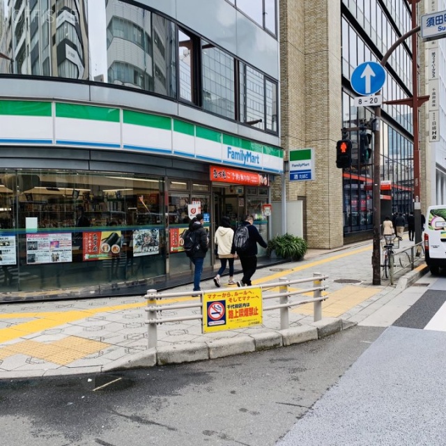 ウンピン神田ビル 1階にコンビニあり