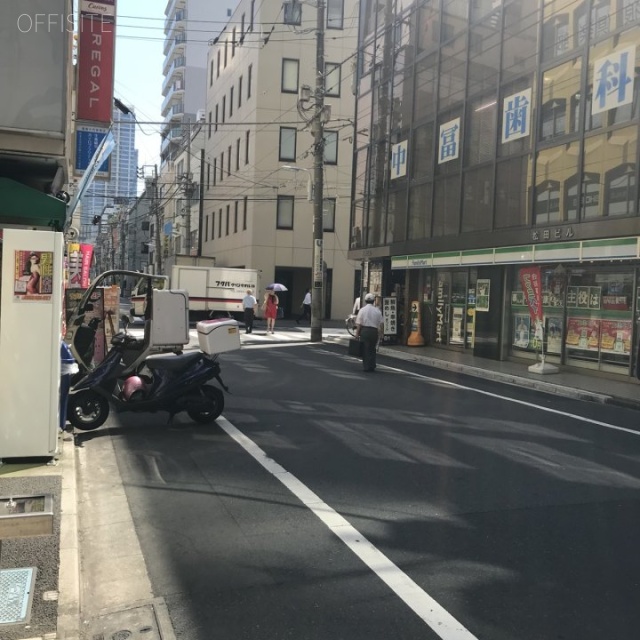 MOTビル ビル前面道路