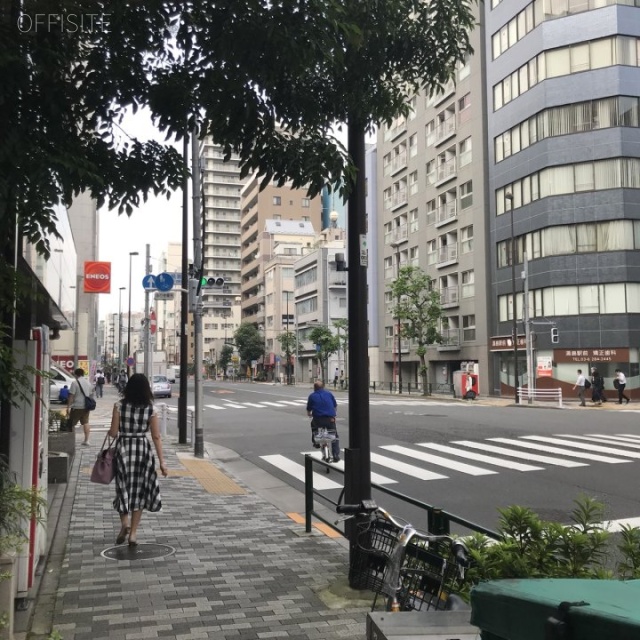 湯島不二ビル ビル前面道路