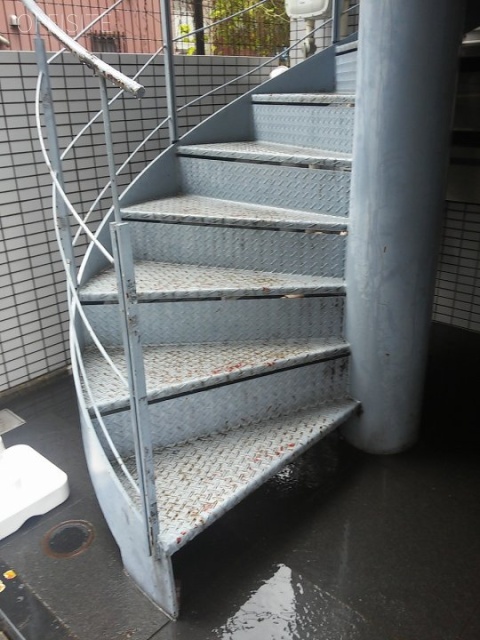 芝ビル 階段
