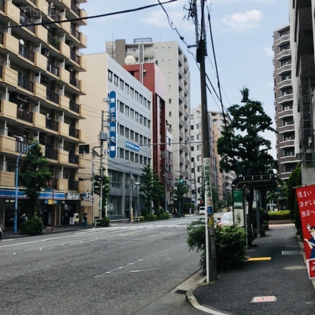 シマダビル ビル前面道路