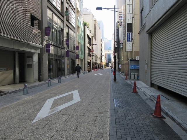 FPG links GINZA ビル前面道路