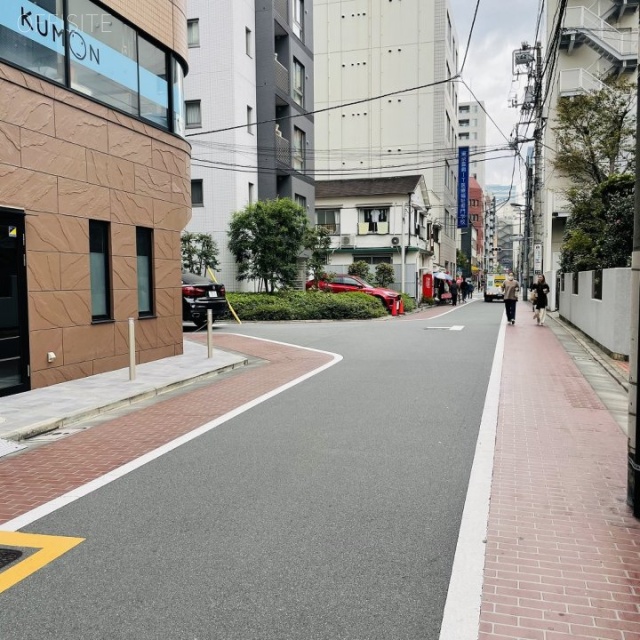 プリモプラートビル ビル前面道路