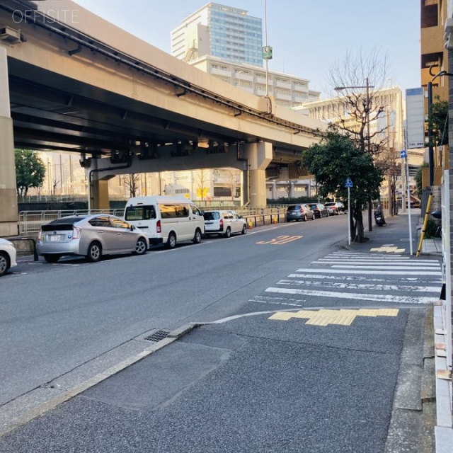 精和ビル ビル前面道路