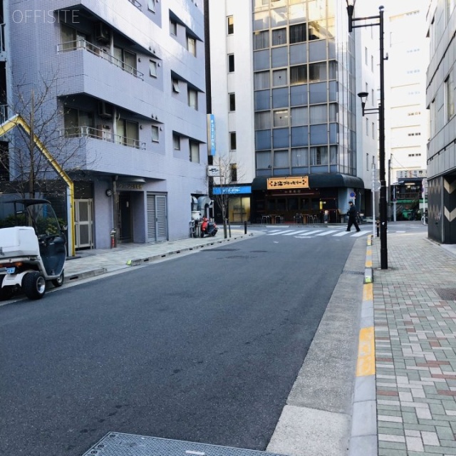 穴原ビル ビル前面道路