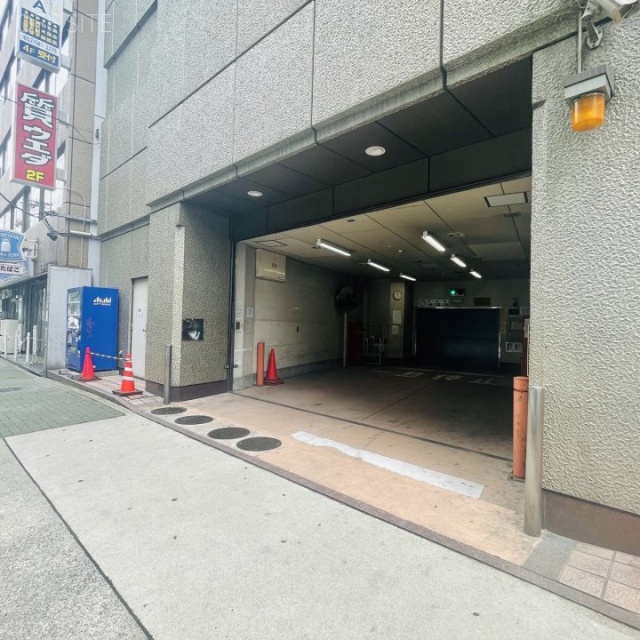 KDX名古屋駅前ビル　駐車場出入口