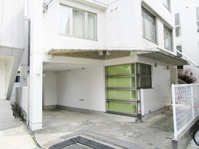 EIGHTEEN北青山 外観