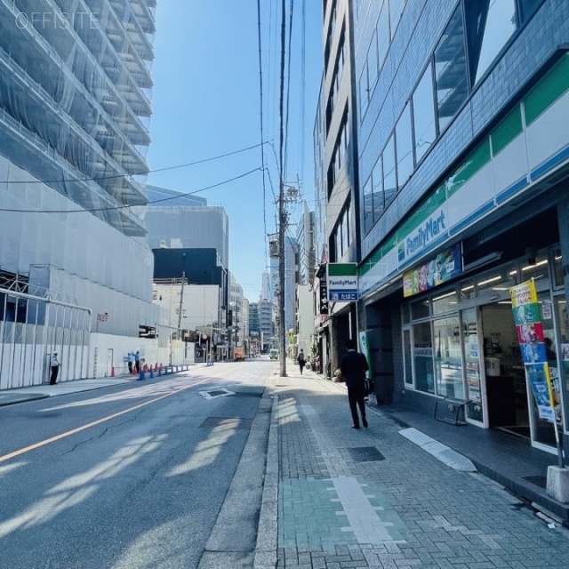 名駅桜ビル　前面道路