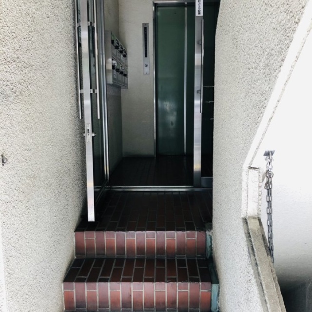 ミツワ神保町ビル エントランス