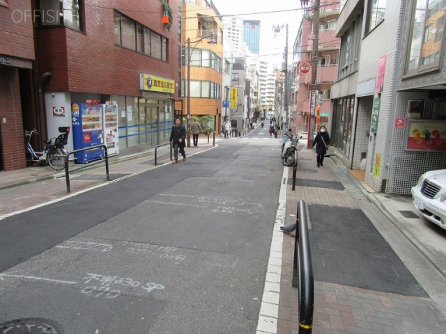第2木屋ビル ビル前面道路