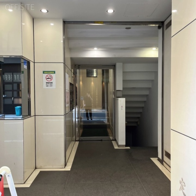 吉岡屋銀座ビル 1階オフィスビル出入口