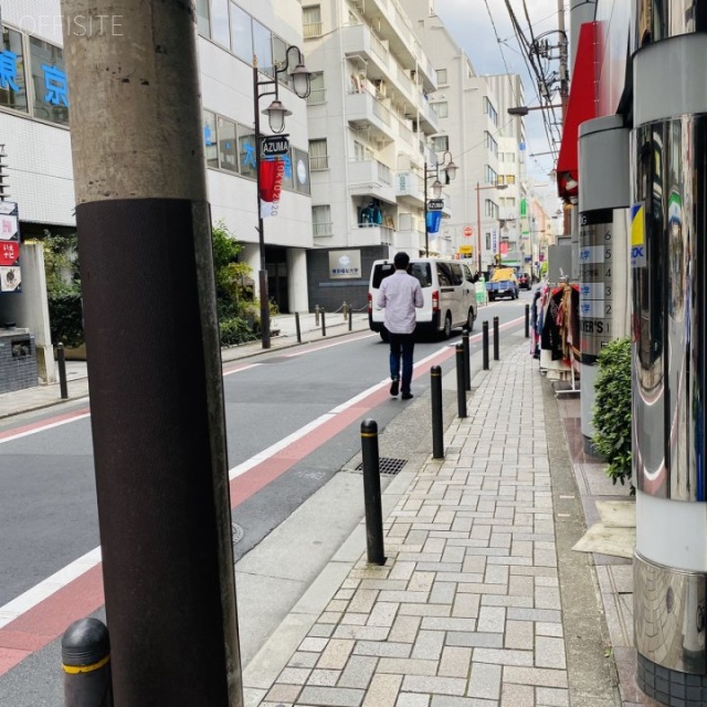 東伸ビル ビル前面道路