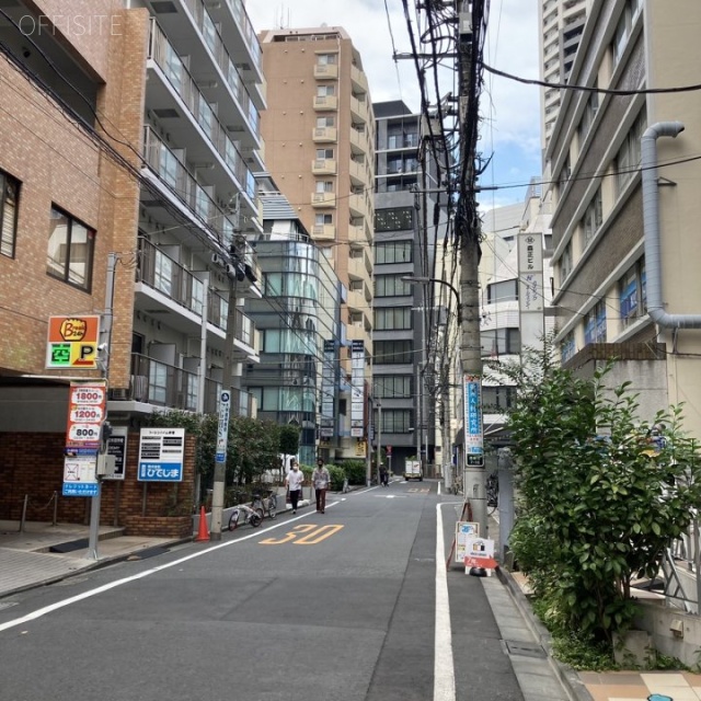 フジビル18 ビル前面道路