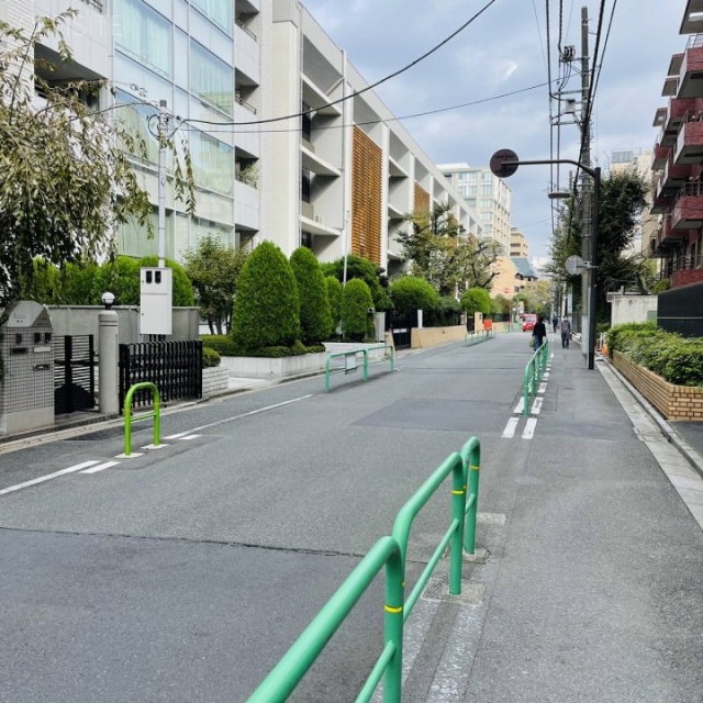 四番町テラス 前面道路