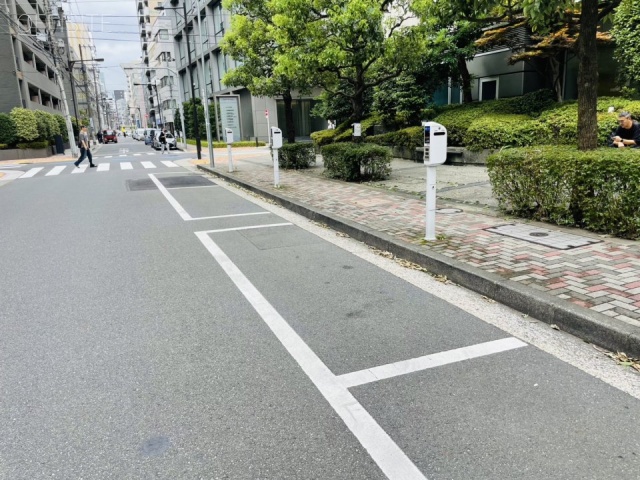 日本橋富沢町111ビル　前面に白枠駐車場