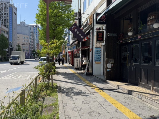 大久保ビル　前面歩道