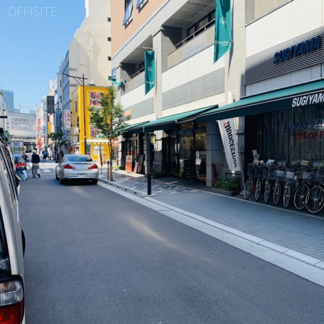 友泉本石町ビル ビル前面道路