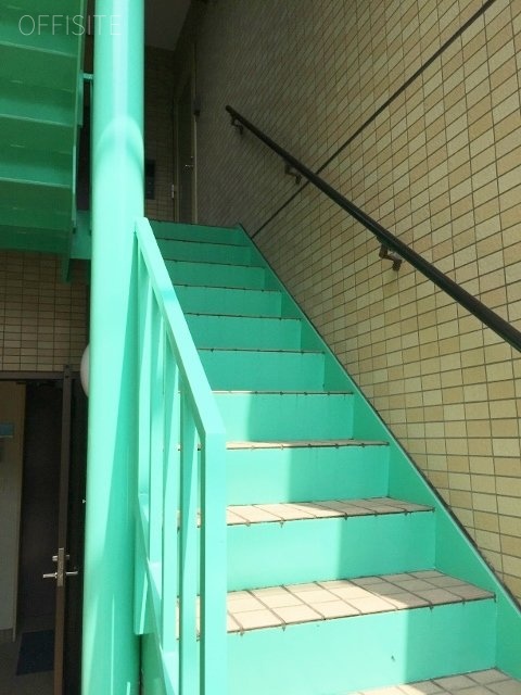神田ビル 階段