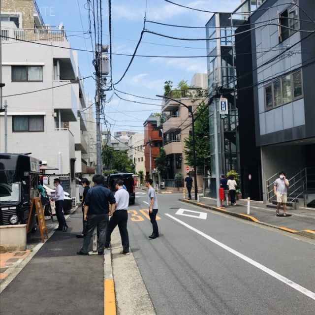 ル・コア原宿 ビル前面道路