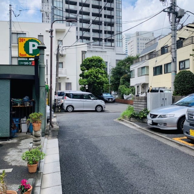 平河ハイツ ビル前面道路