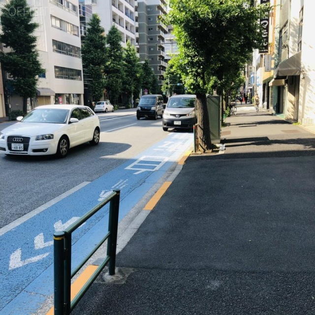 メゾン有輝 ビル前面道路