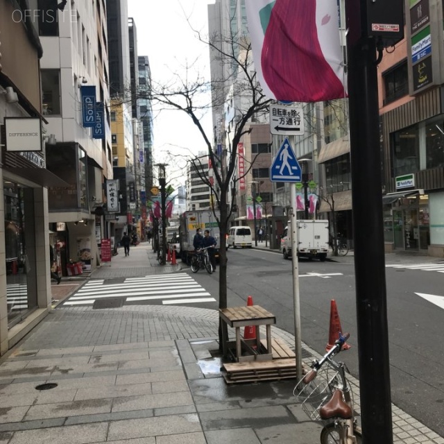 モンブラン銀座ビル ビル前面道路