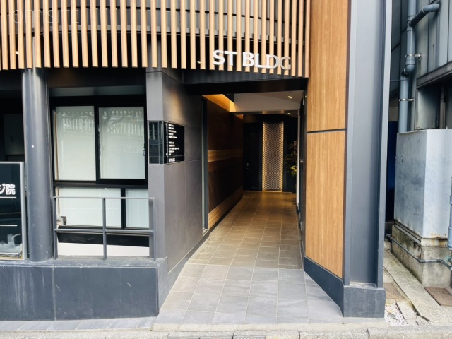 STビル　エントランス